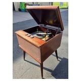 Mid Century MAGNAVOX Turntable Stereo Console Cabinet