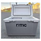 Excellent Like-New ARTIC Cooler w/Divider & Tray