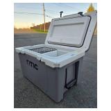 Excellent Like-New ARTIC Cooler w/Divider & Tray