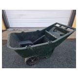 2-Wheeled Green Lawn/Garden Cart