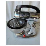 Working Hamilton Beach Scovill Chrome Mixer w/Accessories