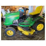 JOHN DEERE Model L120 Lawn Tractor