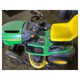 JOHN DEERE Model L120 Lawn Tractor