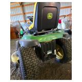 JOHN DEERE Model L120 Lawn Tractor