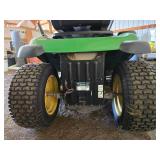 JOHN DEERE Model L120 Lawn Tractor