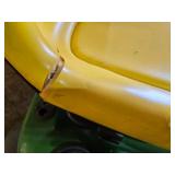 JOHN DEERE Model L120 Lawn Tractor
