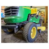 JOHN DEERE Model L120 Lawn Tractor