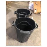 Lot of HDX 32 Gal. Black Outdoor Vented Trash Can with Wheels, Domed Lid, Rounded Handles, and Reinforced Foothold Customer Returns See Pictures