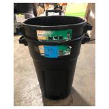 Lot of HDX 32 Gal. Black Outdoor Vented Trash Can with Wheels, Domed Lid, Rounded Handles, and Reinforced Foothold Customer Returns See Pictures