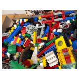 5 Pounds Vintage Legos - Some Mini Figures and Special Pieces - Space, Island