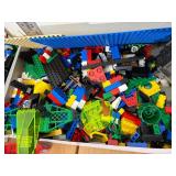 5 Pounds Vintage Legos - Some Mini Figures and Special Pieces - Space, Island