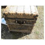Vintage storage trunk chest with la...