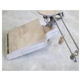 Antique Fairbanks freestanding scal...