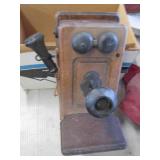Antique wood wall-mount telephone (...