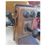 Antique wood wall-mount telephone (...