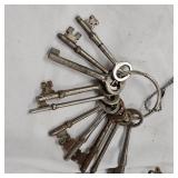 (2) Rings of Vintage Skeleton Keys