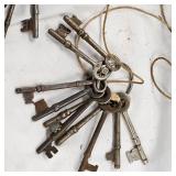 (2) Rings of Vintage Skeleton Keys