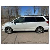 2005 TOYOTA SIENNA XLE *7 PASSENGER w/ No Accidents*