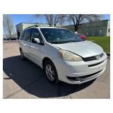 2005 TOYOTA SIENNA XLE *7 PASSENGER w/ No Accidents*