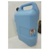 6 gallon Rubbermaid water container