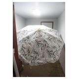 patio umbrella. very good condition