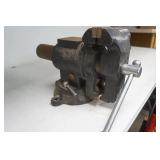 5" Vice with pipe jaws & regular jaws