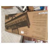 NIB KEYBOARD ALESIS MELODY 61