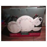 NIB 16 PIECE DINNERWARE SET