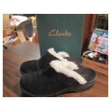 NIB CLARKS SIZE 8 AND A HALF