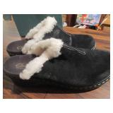 NIB CLARKS SIZE 8 AND A HALF