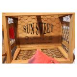 Decor robins, picture frames and mo...