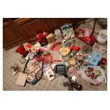 Huge lot of miscellaneous decor, tr...