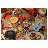 Huge lot of miscellaneous decor, tr...