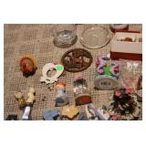 Decorative trinkets...