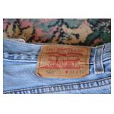 3 pairs of levi jeans sizes are pic...