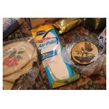 Miscellaneous lot artificial flower...