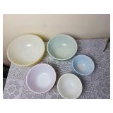 Vintage Pyrex Primary Color Mixing Bowl Set