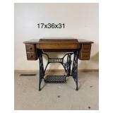 Antique Trendle Singer Sewing Machine G8110528