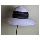 Vintage Kokin White / Black Women