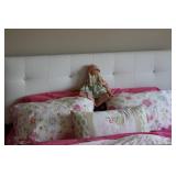 Floral Bedspread Set with Floral Pattern and Decorative Pillows