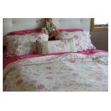 Floral Bedspread Set with Floral Pattern and Decorative Pillows