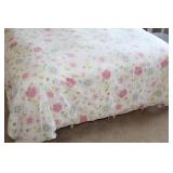 Floral Bedspread Set with Floral Pattern and Decorative Pillows