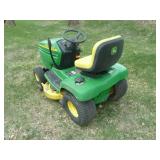 John Deere LX266 Lawn Tractor