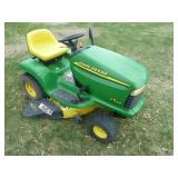 John Deere LT155 Lawn Tractor