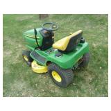 John Deere LT133 Lawn Tractor