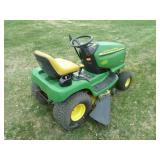 John Deere LT133 Lawn Tractor