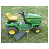 John Deere LT133 Lawn Tractor