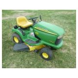 John Deere LT133 Lawn Tractor