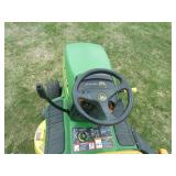 John Deere LT133 Lawn Tractor