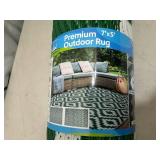 New 7 ft x 5 ft Outdoor Rug